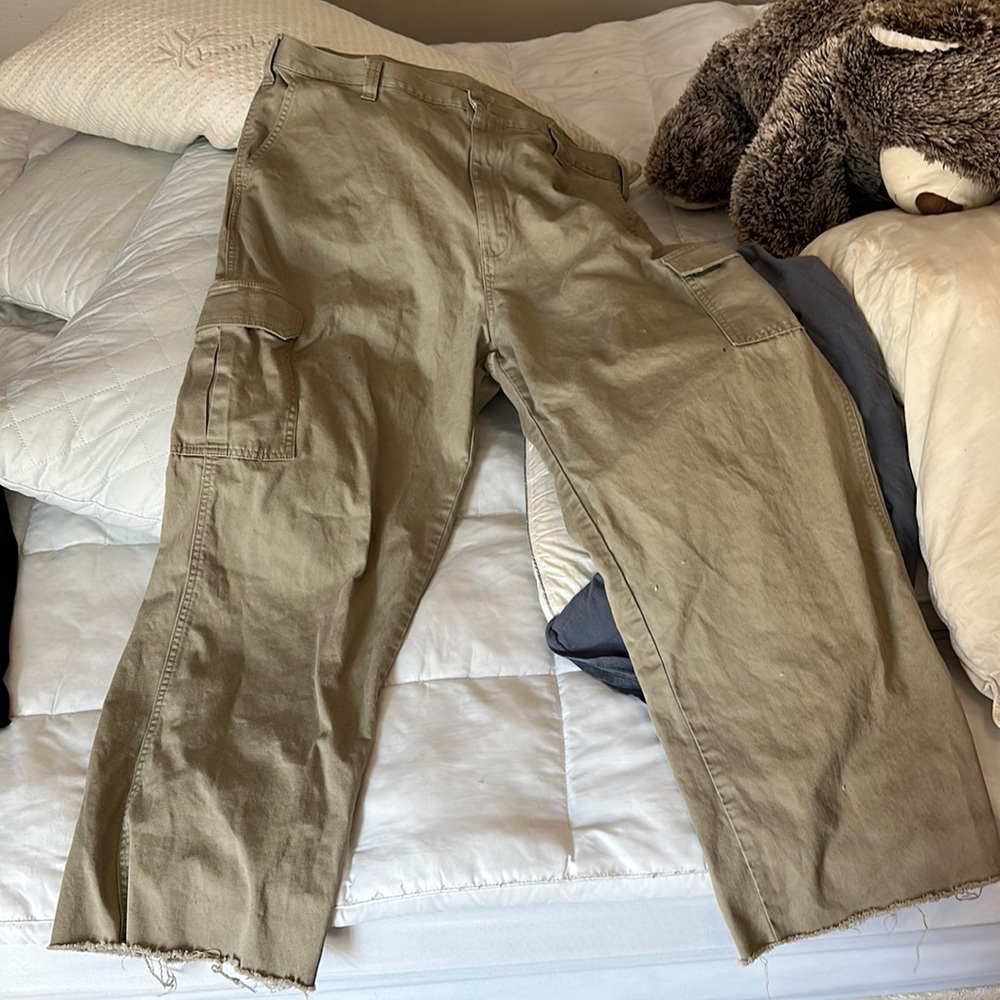 Dickies cargo pants ! Fits like a large